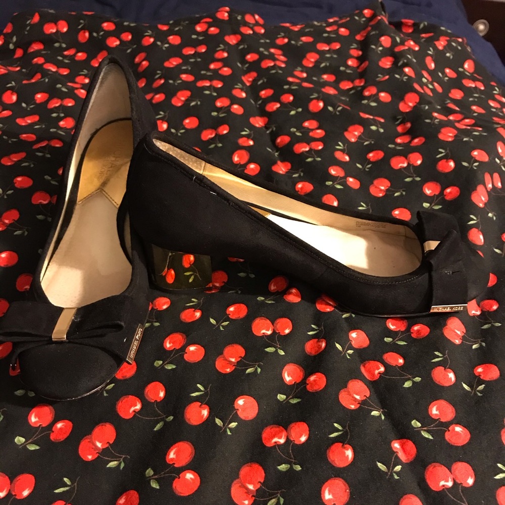 Michael Kors Womens KIERA Mid Pump Round Toe